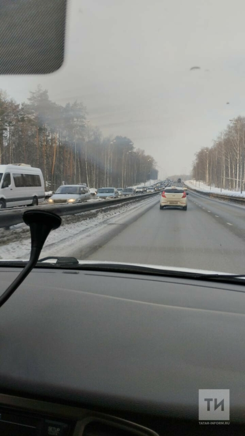 Из-за ДТП на въезде в Казань по Горьковскому шоссе образовалась гигантская пробка