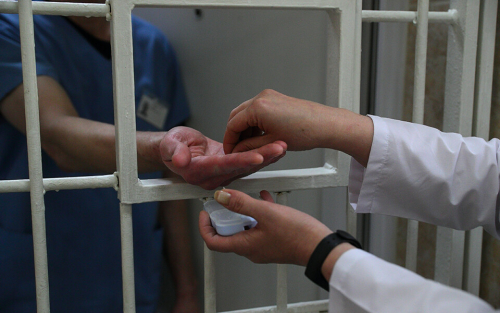 «Лекарства и уколы только через решетку»: тюремные врачи УФСИН по РТ о своих пациентах