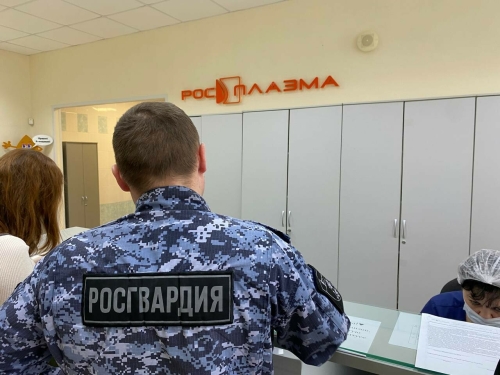«Знаю, что это поможет людям»: Росгвардейцы Татарстана сдали плазму крови