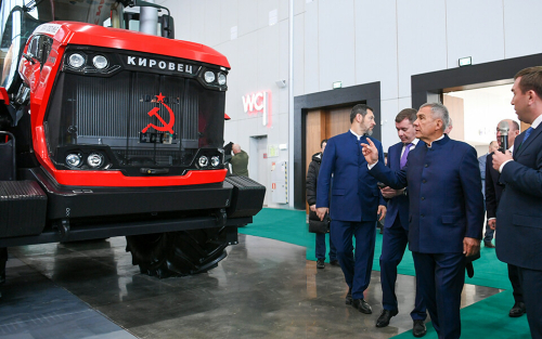 Минниханов: «Многое сделано, но мы остаемся зависимы от иностранных поставщиков техники»