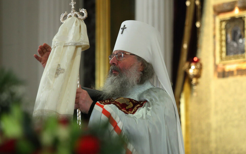 «Чтобы Господь вернул нам мир»: митрополит Кирилл встретил Пасху в Казанском соборе