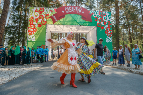 Минниханов утвердил даты празднования Сабантуя в районах и столице Татарстана
