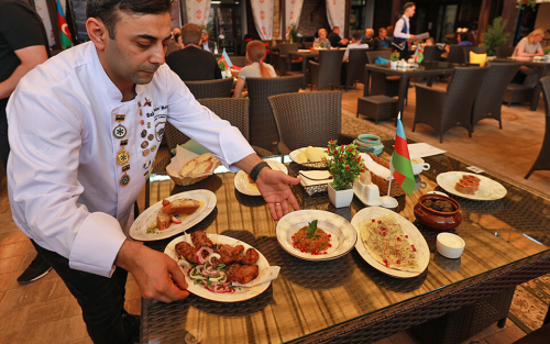 Суп фрик, лявянги и мясные кутабы: в Казани стартовал фестиваль кухонь исламских стран