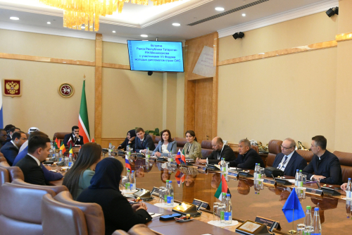 Минниханов поприветствовал участников Форума молодых дипломатов стран ОИС