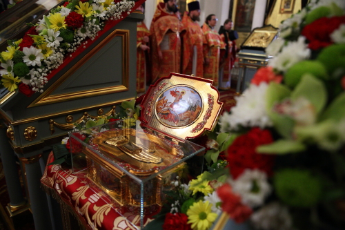 В Казанском соборе торжественно встретили частицу мощей Георгия Победоносца