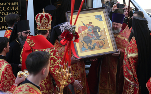 «Когда с нами Бог и Георгий Победоносец, кто против нас?»: как святыню встречали в Казани