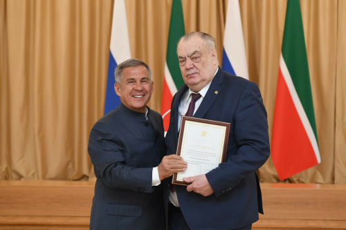 Рустам Минниханов поздравил УНИКС с чемпионством в Казанском Кремле