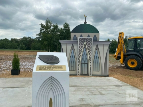 Раис Татарстана дал старт строительству мечети и храма на территории ДРКБ