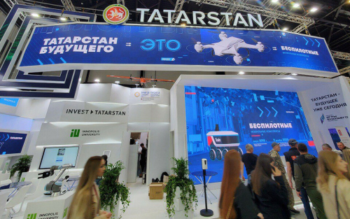 Беспилотники, роботы и нейрохудожник: что Татарстан привез на Петербургский форум