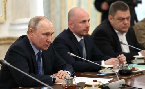 Путин: вводить военное положение в России нет смысла