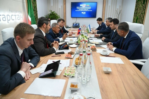 Минниханов на ПМЭФ встретился с вице-премьером Узбекистана