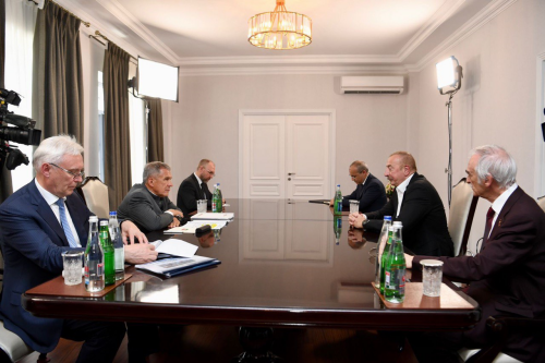 Алиев назвал отношения с Татарстаном весомым вкладом в укрепление связей с Россией
