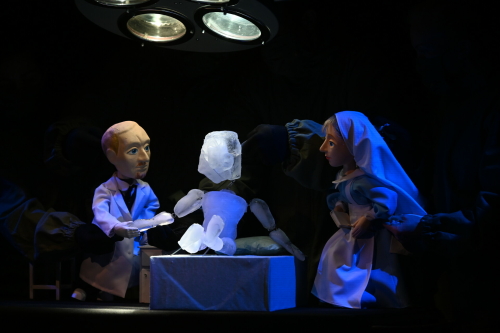 В театре кукол «Экият» состоялась премьера с главным героем изо льда