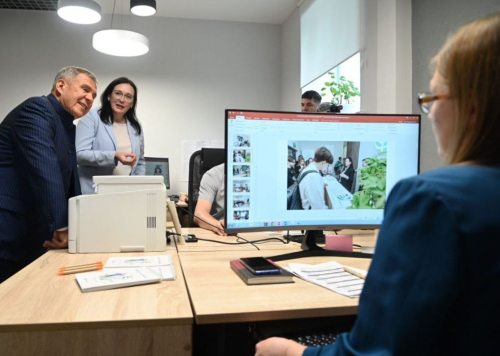 Минниханов посетил центр психологической помощи «Доверие» и музыкальную школу №2