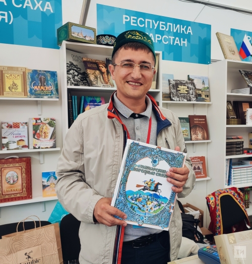 «Книжный мир не стоит на месте»: Таткнигоиздат представил бестселлеры на Красной площади