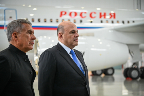 «Ждем от вас лайнеры»: Мишустин «привез» 42 млрд рублей на запуск в массовую серию Ту-214