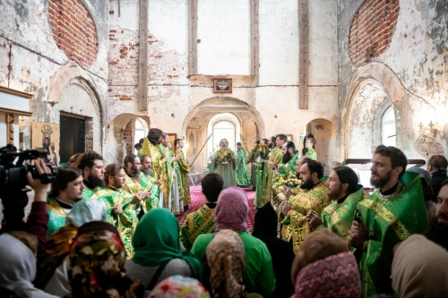 Митрополит Кирилл возглавил службу в Каймарах в день 300-летия храма