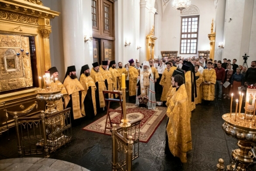 Митрополит Кирилл помолился о России перед Казанской иконой Божией Матери