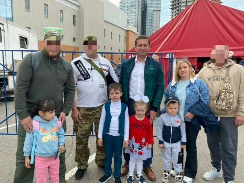 Челнинские участники спецоперации в отпуске посетили водное цирковое шоу