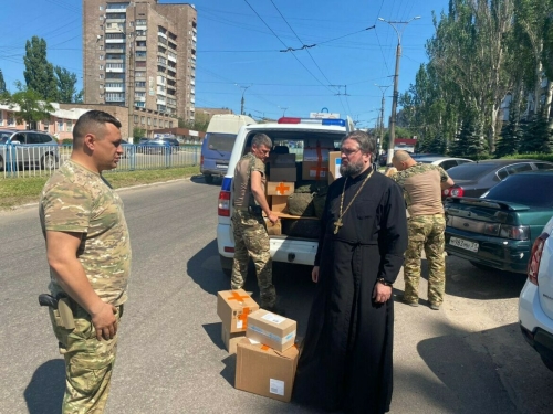 Настоятель казанского храма отправился на Донбасс, чтобы передать гуманитарный груз