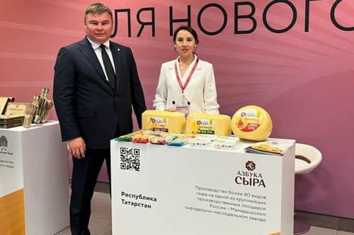 Сыродельный завод Татарстана представил свою продукцию на выставке с Путиным