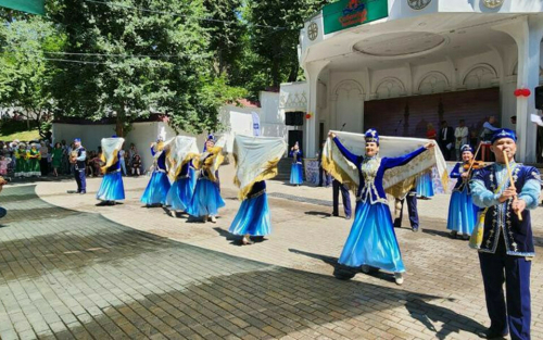 Благотворительный плов и гости со всего Узбекистана: в Ташкенте прошел Сабантуй