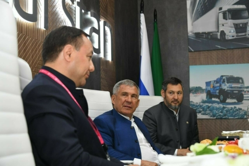 Минниханов обсудил с главой Минпрома Таджикистана сотрудничество в нефтехимии и медицине