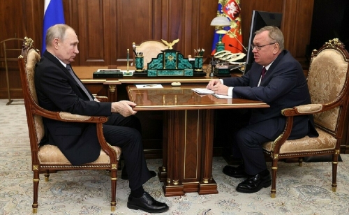 Путин поинтересовался у главы ВТБ о трудностях, которые пришлось преодолевать банку