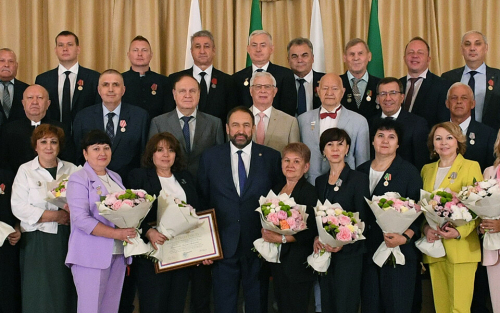 «Ваш талант делает Татарстан процветающим»: Песошин наградил отличившихся татарстанцев