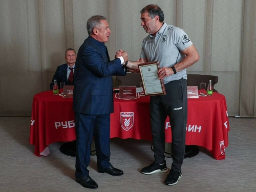 Алга, «Рубин»: Минниханов поделился фото со встречи с футболистами