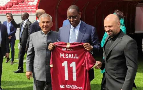 Минниханов провел экскурсию для Президента Сенегала по спортивным объектам Казани