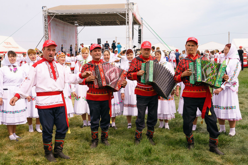 Конкурс гармонистов, этнотанцы, угощение хуплу: как Татарстан отметит чувашский Уяв