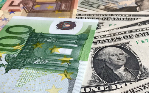 Курс евро превысил 99 рублей впервые с марта 2022 года