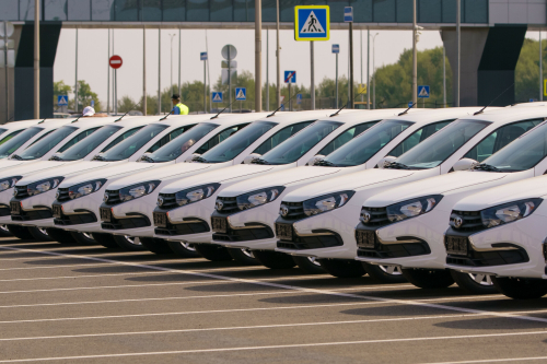 «Ведомости»: Автомобили в России подорожают еще на 5–10% летом и осенью