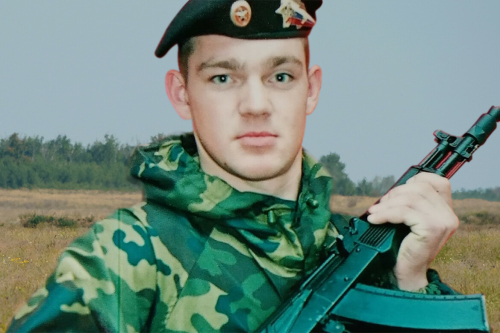 «Не раздумывая, спасал раненых с поля боя»: мама бойца СВО о сыне-герое из «Алги»