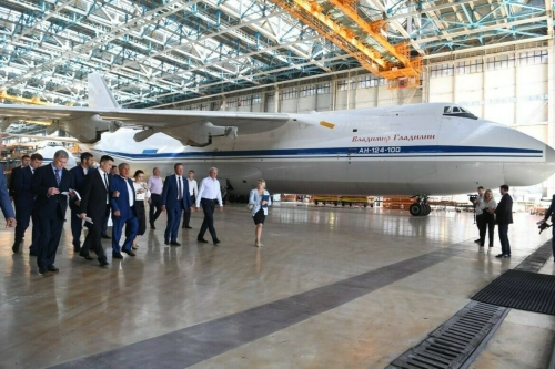 Минниханов заявил, что впечатлен модернизацией Ан-124 «Руслан» в Ульяновской области