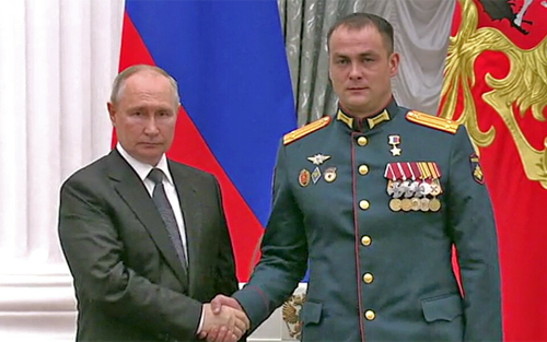 Путин лично наградил участника спецоперации из Татарстана Ирека Магасумова