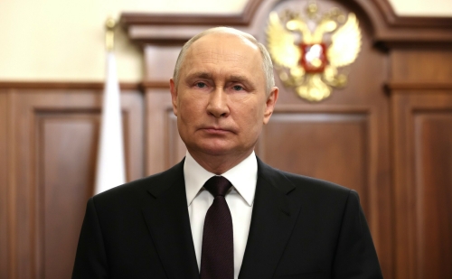 Путин: Под бело-сине-красным флагом мы восстановили суверенитет России