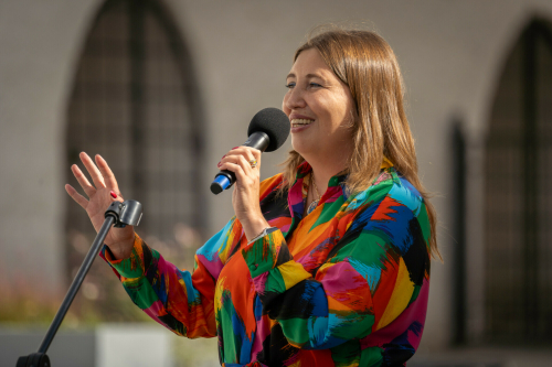«Янтарный день» под саксофон: Поэт Альбина Абсалямова провела в Казани творческий вечер