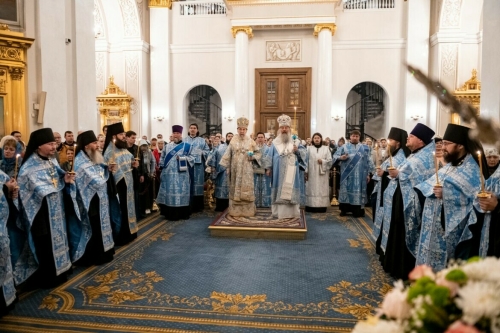 Митрополит Татарстана и бывший глава митрополии отслужили вместе в Казанском соборе