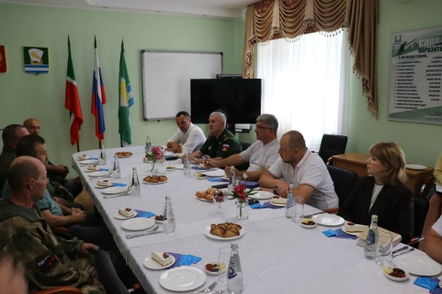 «Сам выпросил повестку»: в Зеленодольске прошла встреча с бойцами спецоперации
