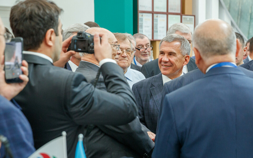 Минниханов дал старт Татарстанскому нефтегазохимическому форуму в Казани
