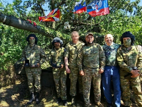 Глава ДНР вручил звезды Героев легендарному экипажу танка, в котором есть боец из РТ