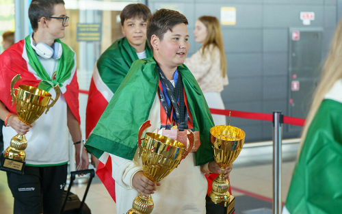 «Меня соперники боялись»: школьник из Татарстана взял 12 наград на турнире беспилотников