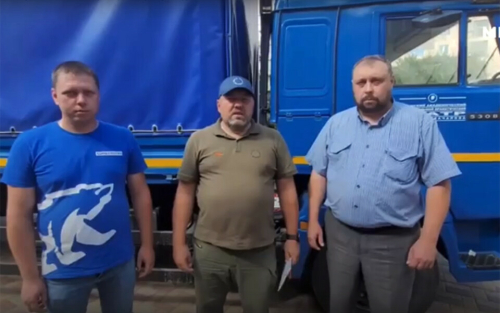 Труппа Казанского театра В.И. Качалова подарила гуманитарному центру Лисичанска КамАЗ