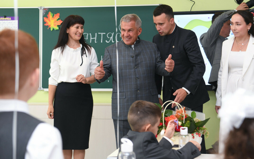 «Школа должна быть именно такой»: в День знаний Минниханов открыл новую гимназию в Казани