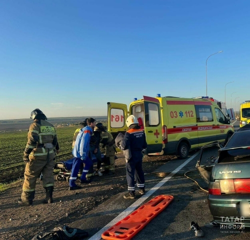 На трассе в Татарстане автобус столкнулся с легковушкой, есть пострадавшие