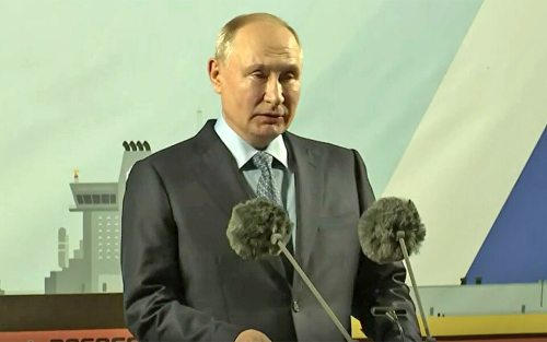 «Попутного ветра и семь футов под килем»: Путин присвоил имена новым гражданским судам