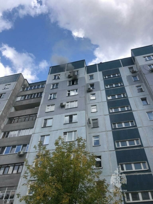 Из горящей квартиры в Казани спасли двоих человек