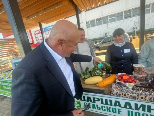 Богатырские птицы и большой ассортимент: в Агрызе прошла первая осенняя сельхозярмарка